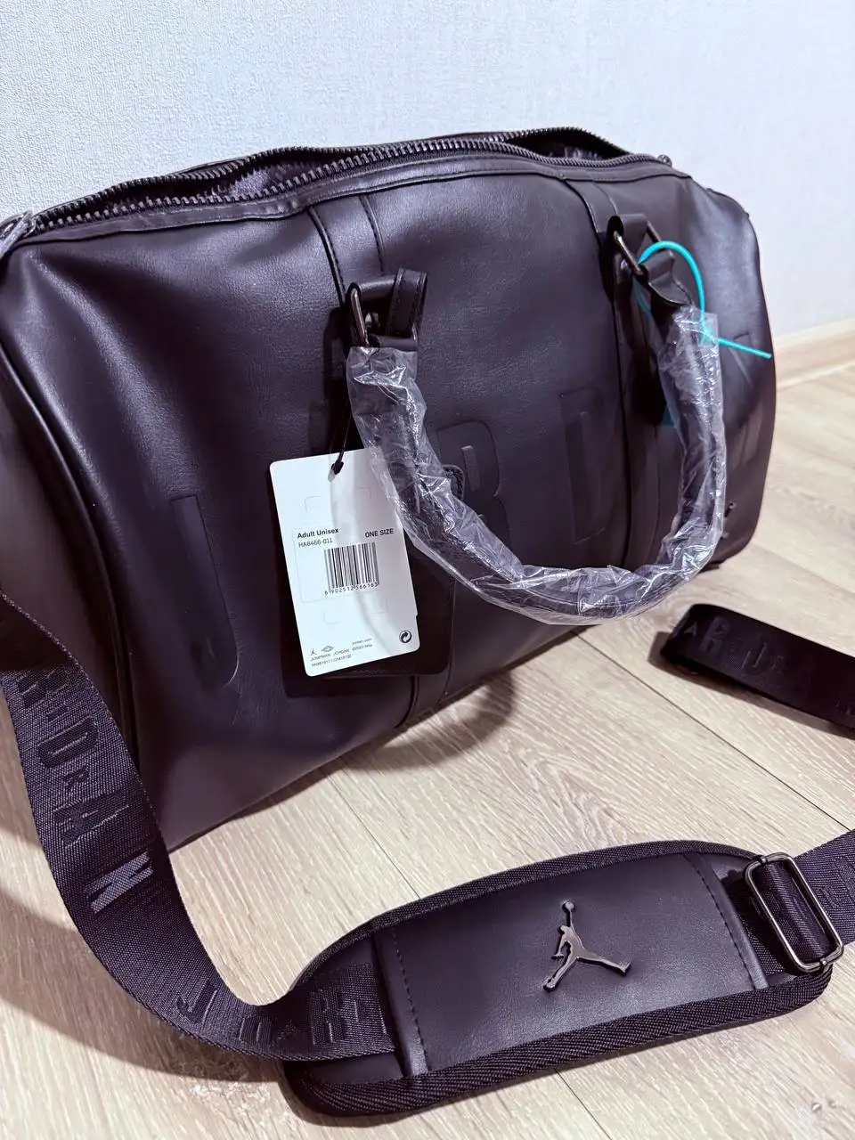 Продается сумка Jordan кожаная оригинал - Сумки (Одежда) в Владивосток