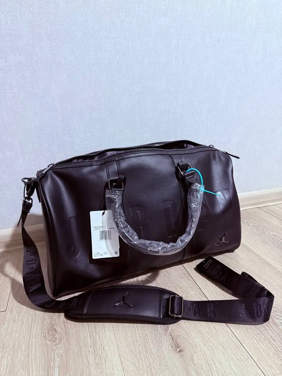 Продается сумка Jordan кожаная оригинал - Сумки (Одежда) в Владивосток