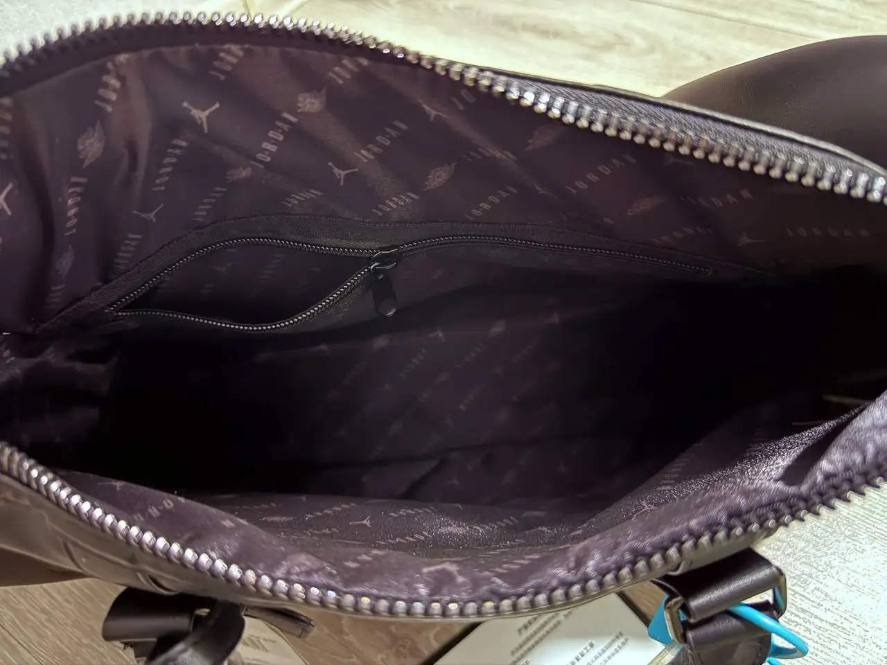 Продается сумка Jordan кожаная оригинал - Сумки (Одежда) в Владивосток