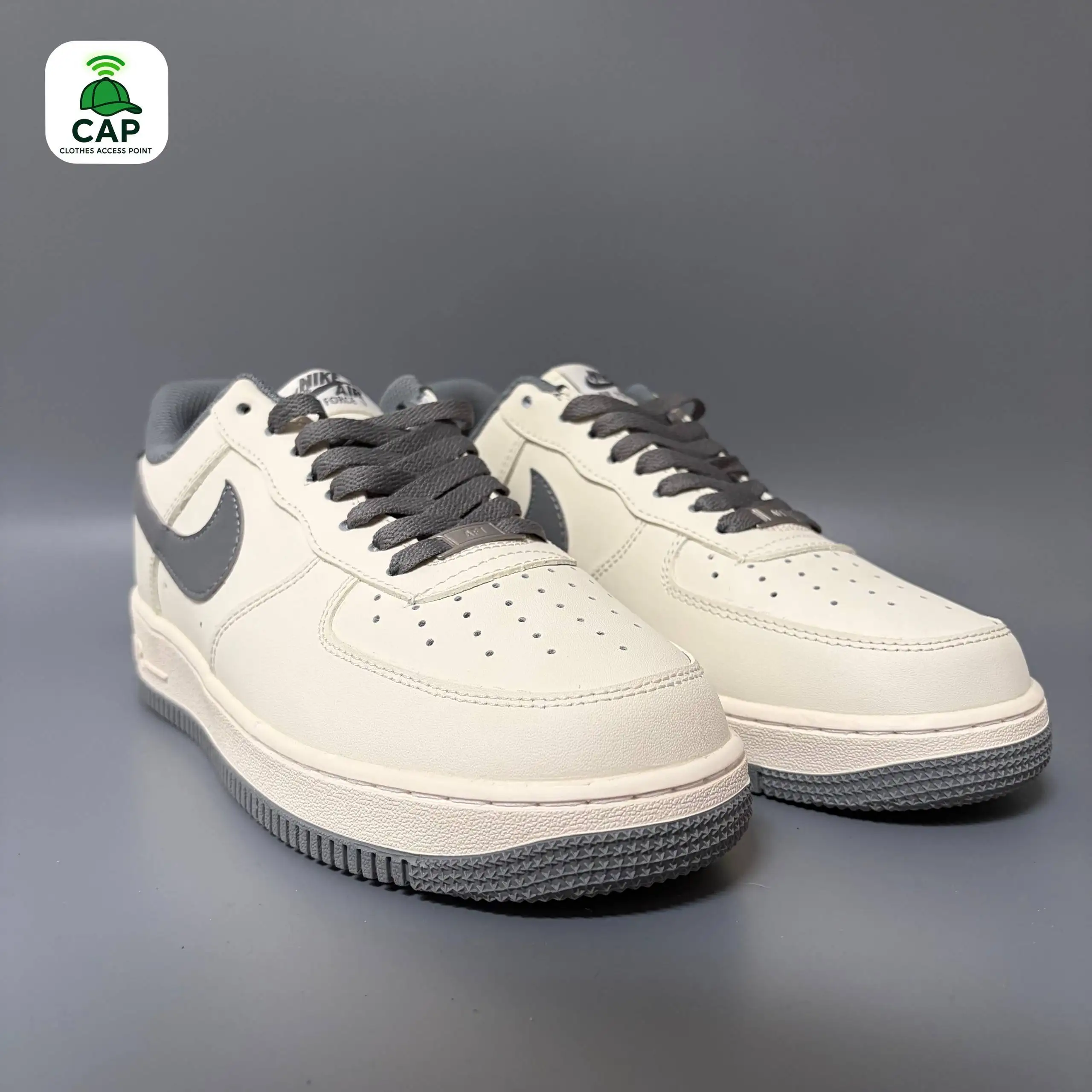 Кроссовки Nike Air Force 1 бело-серые размер 42 - Обувь (Одежда) в Владивосток