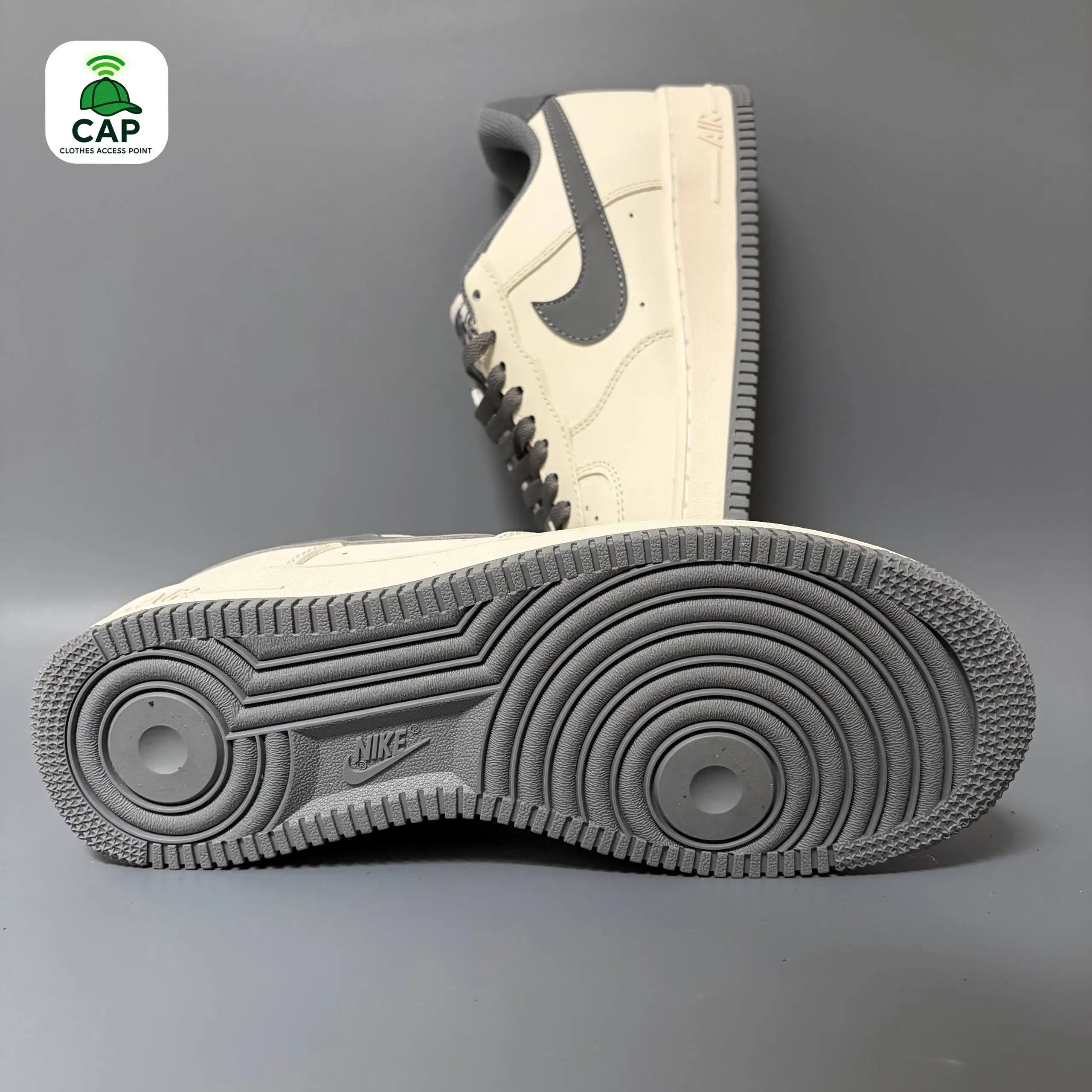 Кроссовки Nike Air Force 1 бело-серые размер 42 - Обувь (Одежда) в Владивосток