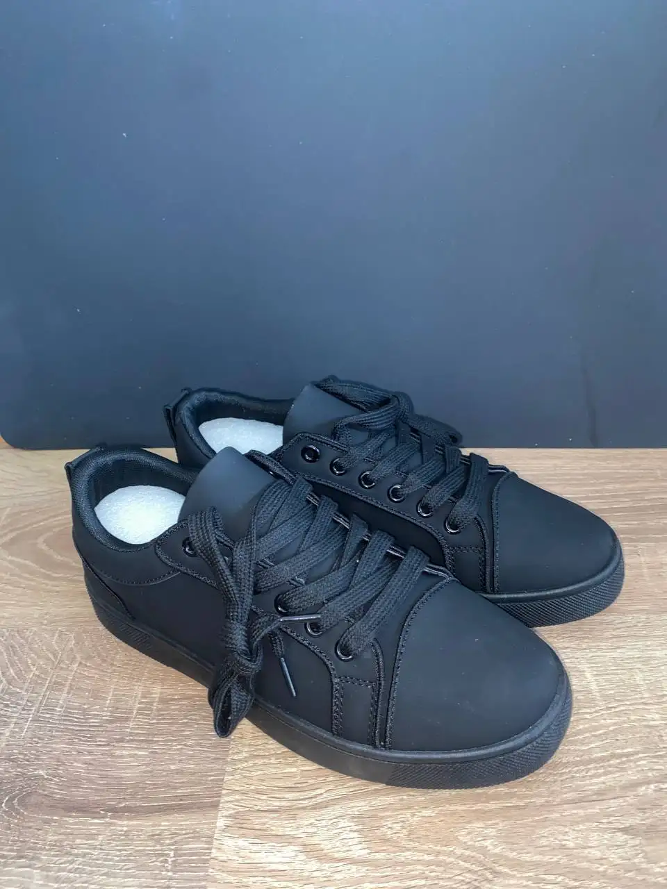 Продам 6 пар кед Cristian Louboutin - Обувь (Одежда) в Владивосток