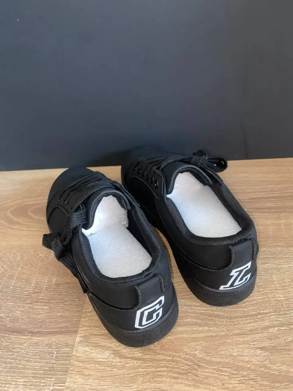 Продам 6 пар кед Cristian Louboutin - Обувь (Одежда) в Владивосток