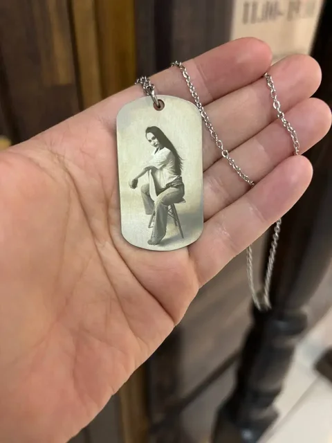 Фотогравировка на жетонах из ювелирной стали - Гравировка в Владивосток