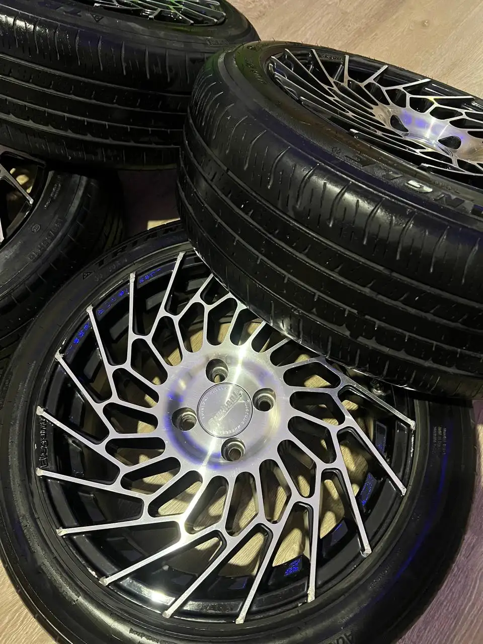 Продам комплект колес 185/55 R16 (диски+резина) Alwheel SW 157 - Шины, диски и колёса (Авто) в Владивосток