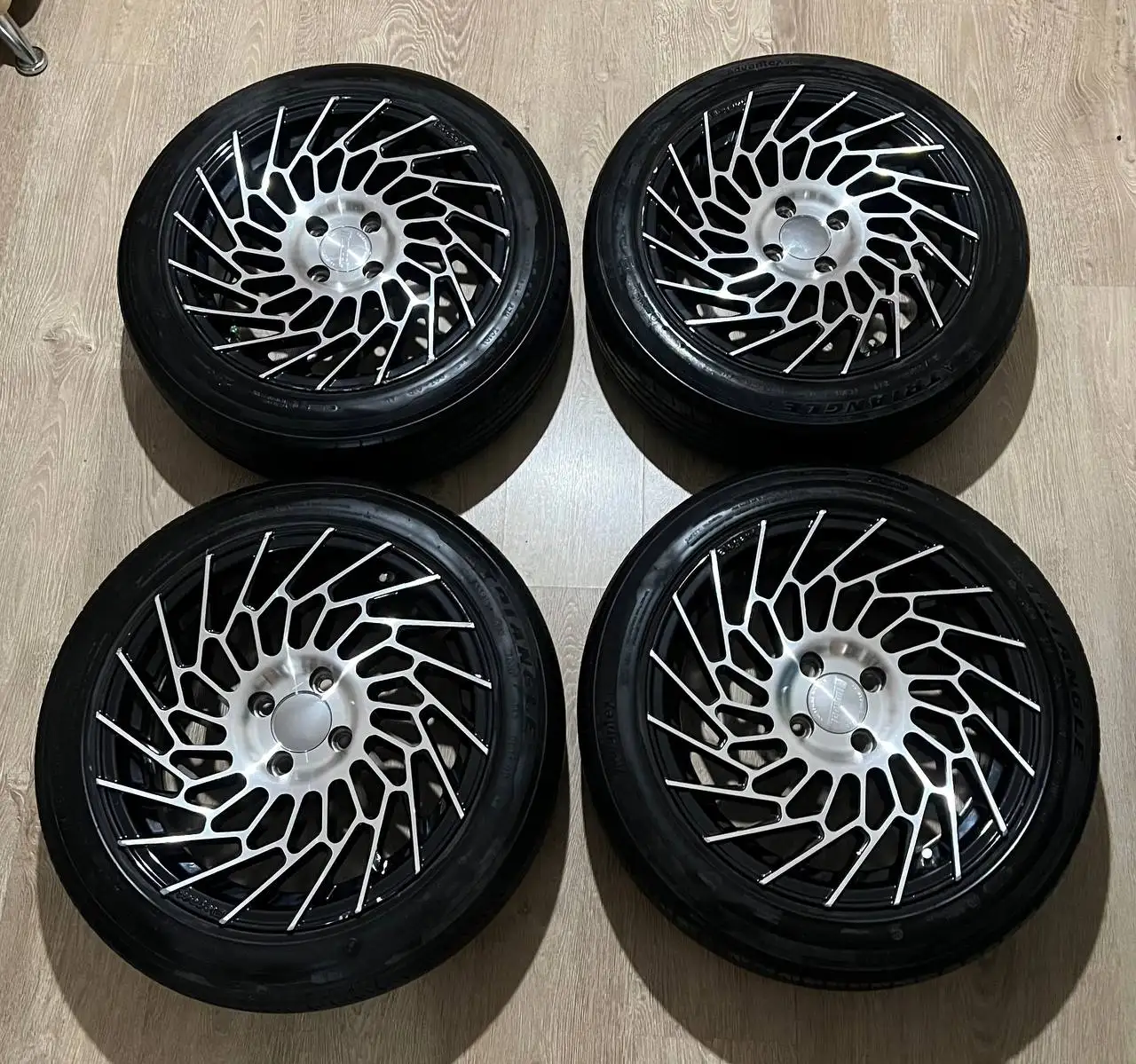 Продам комплект колес 185/55 R16 - Колеса (Авто) в Владивосток