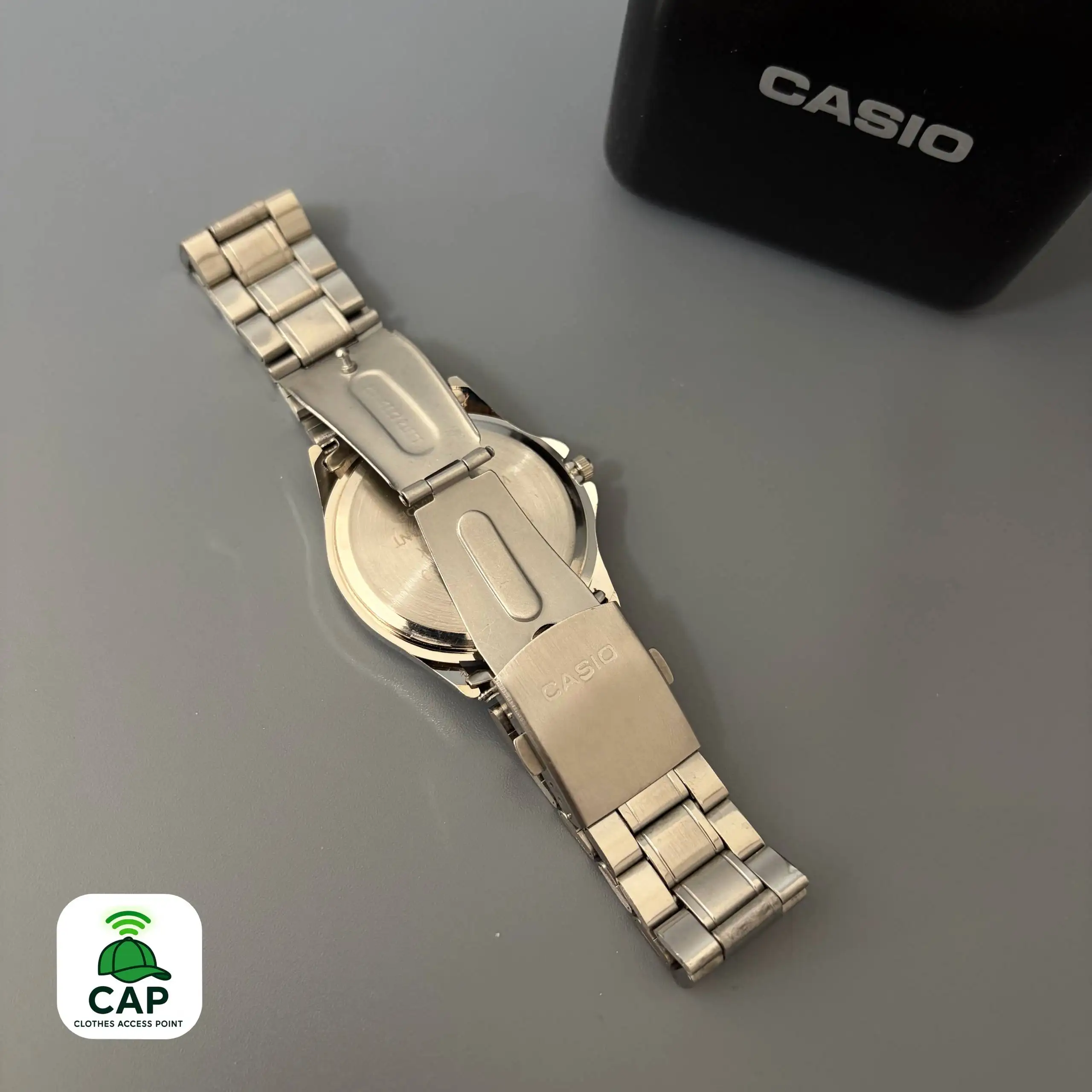 Часы Casio Classic с белым экраном - Часы (Барахолка) в Владивосток