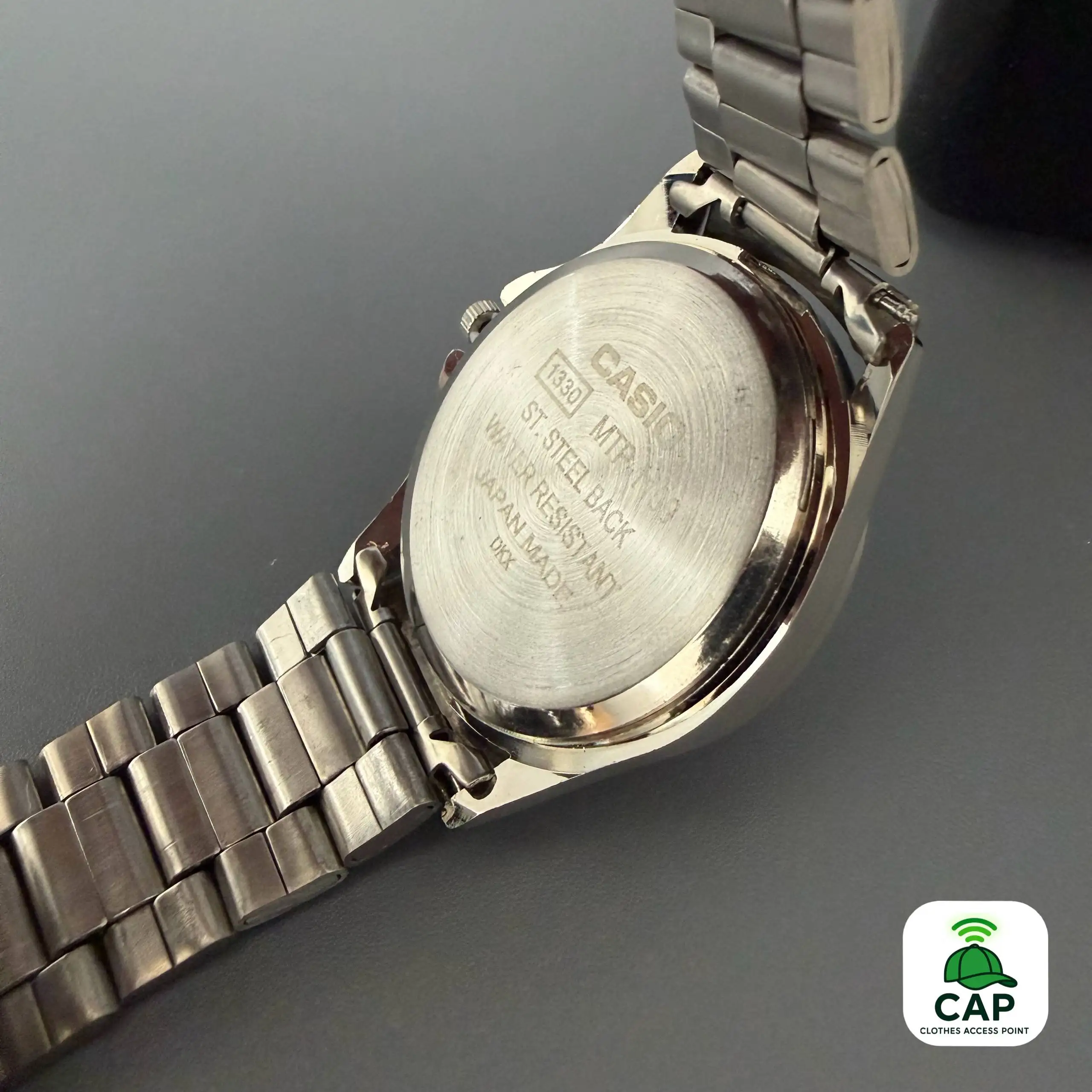 Часы Casio Classic с белым экраном - Часы (Барахолка) в Владивосток