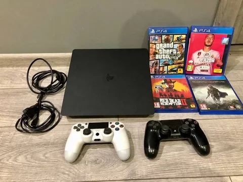 Продам PS4 500GB с двумя геймпадами и играми - Строительная техника в Владивосток