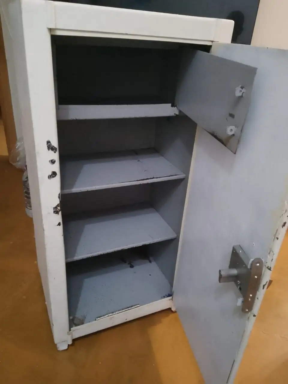 Продам сейф металлический, б/у - Сейфы (Для дома и дачи) в Владивосток