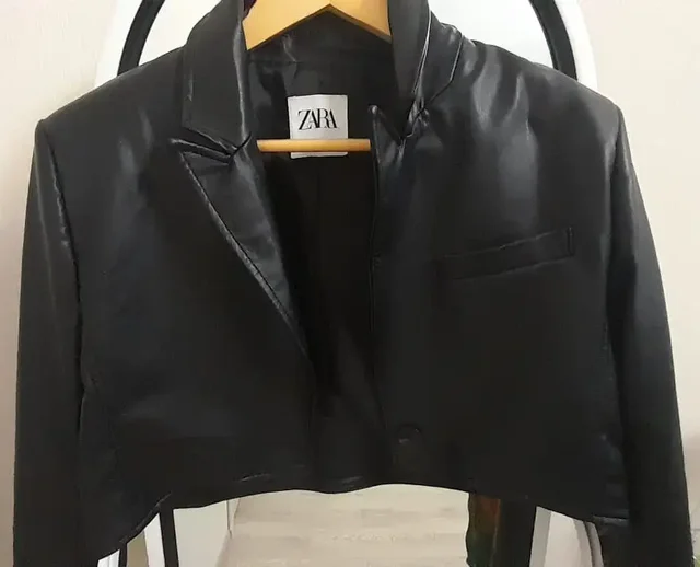 Продаю пиджак и юбки Zara - Шорты в Владивосток