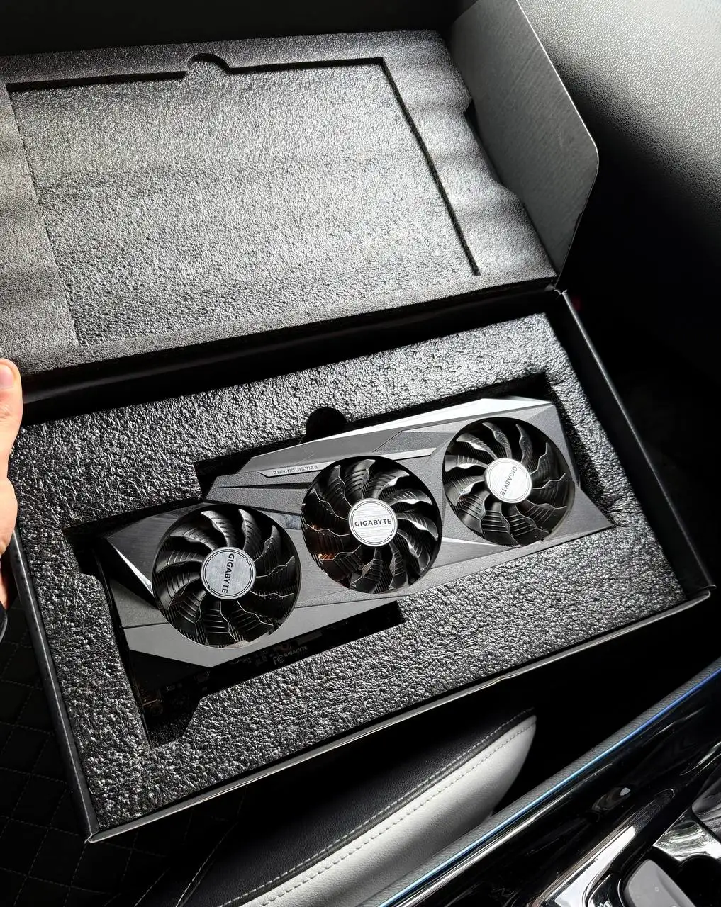 Продажа видеокарты GIGABYTE RTX 3080 и SSD - Электроника в Владивосток