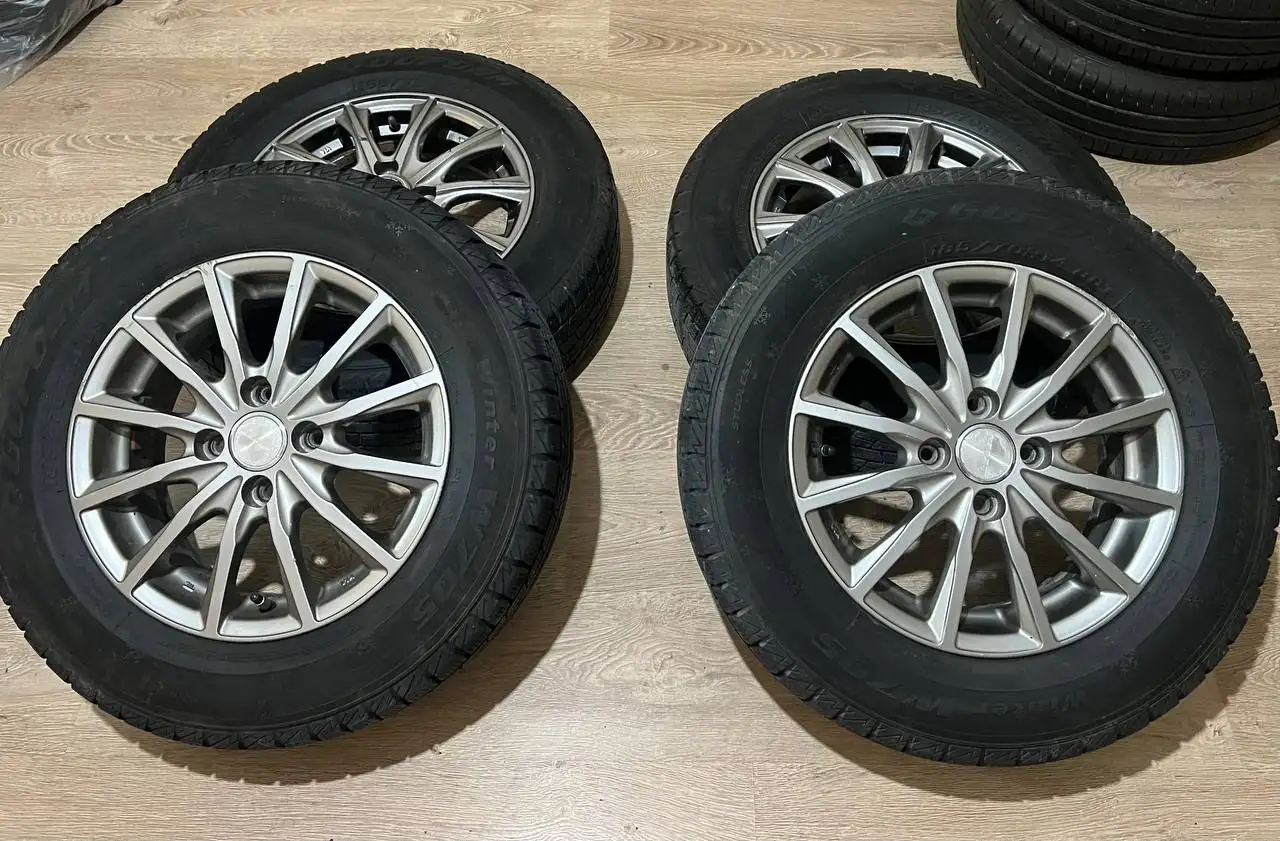 Продам литье на зимней резине Goform 185/70R14 - Шины и диски (Авто) в Владивосток