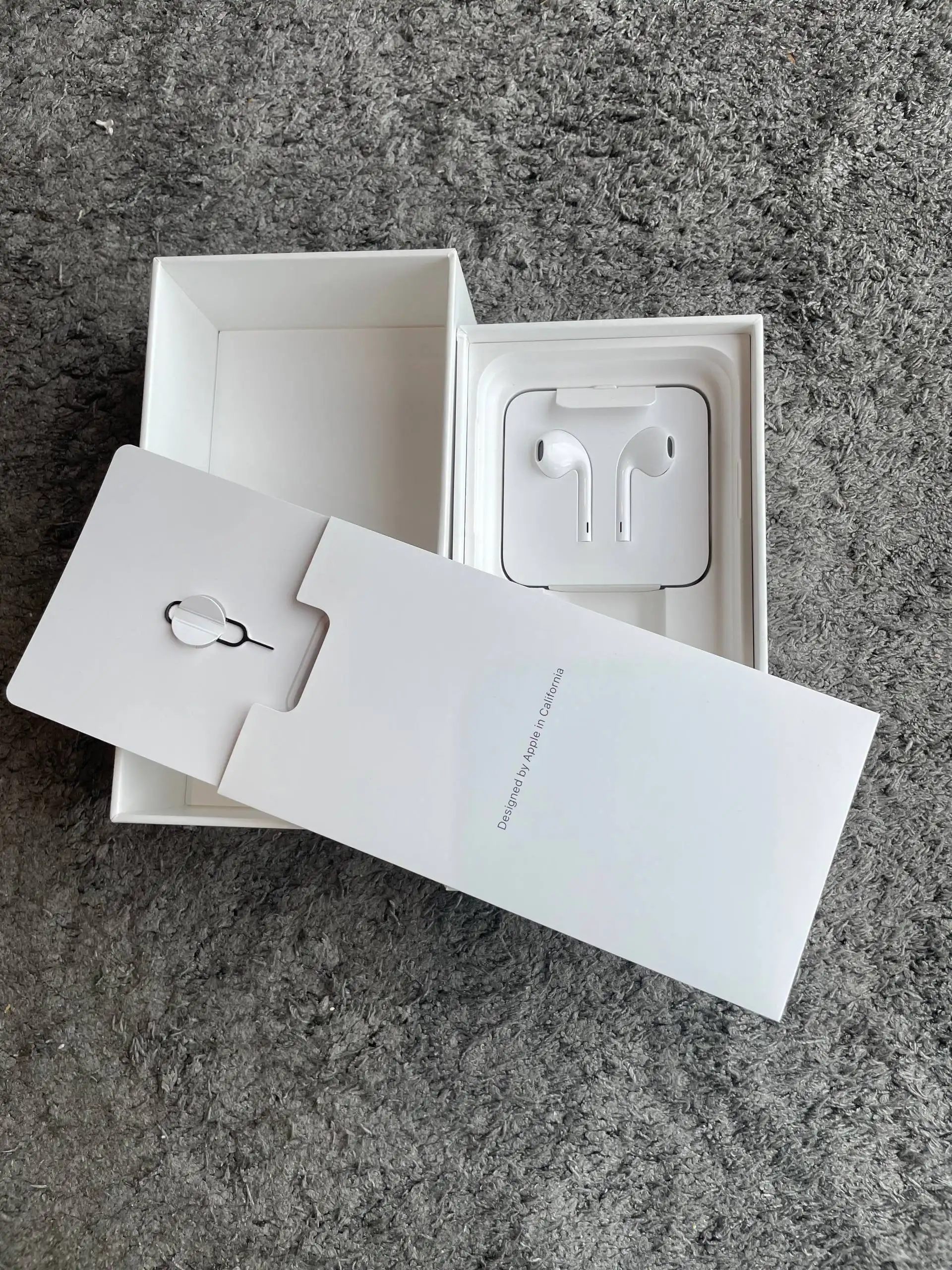 iPhone XR 64GB - Смартфоны (Электроника) в Владивосток