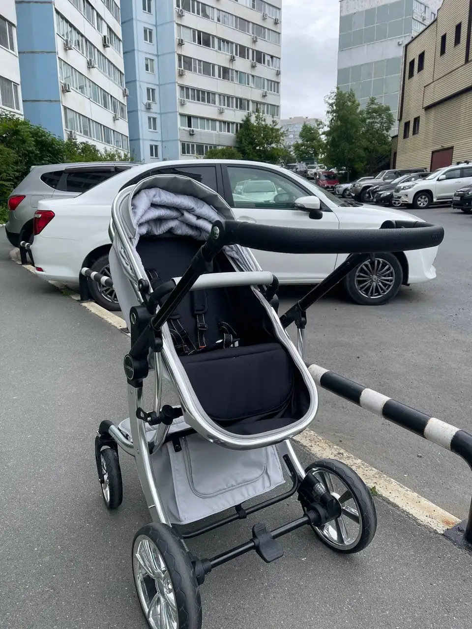 Коляска прогулочная Luxmom светло-серый 2в1 - Коляски (Товары для детей) в Владивосток