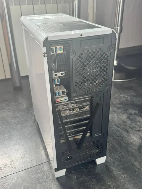 Продам игровой ПК на R5 3600 + RTX 3060 - Чехлы и аксессуары в Владивосток