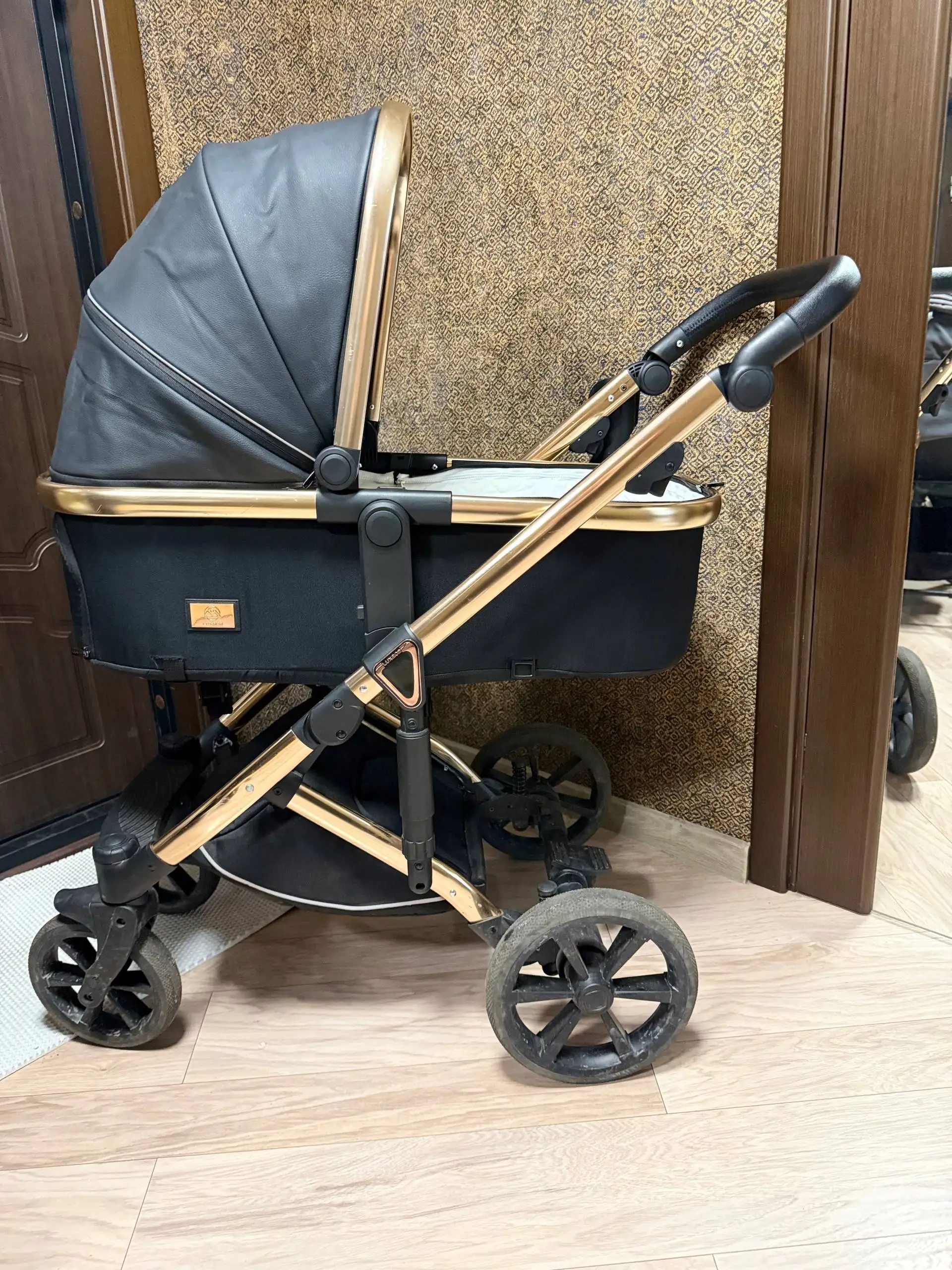 Продам коляску из экокожи - Коляски (Товары для детей) в Уссурийск