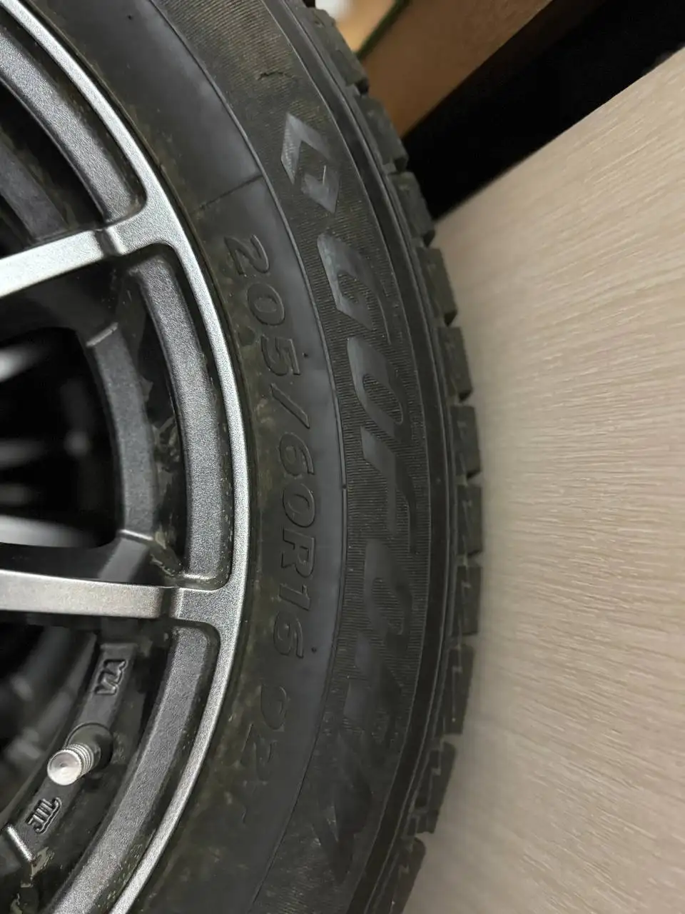 Продам литье с резиной (зимней) R16 5/100 - Колёса и шины (Авто) в Владивосток