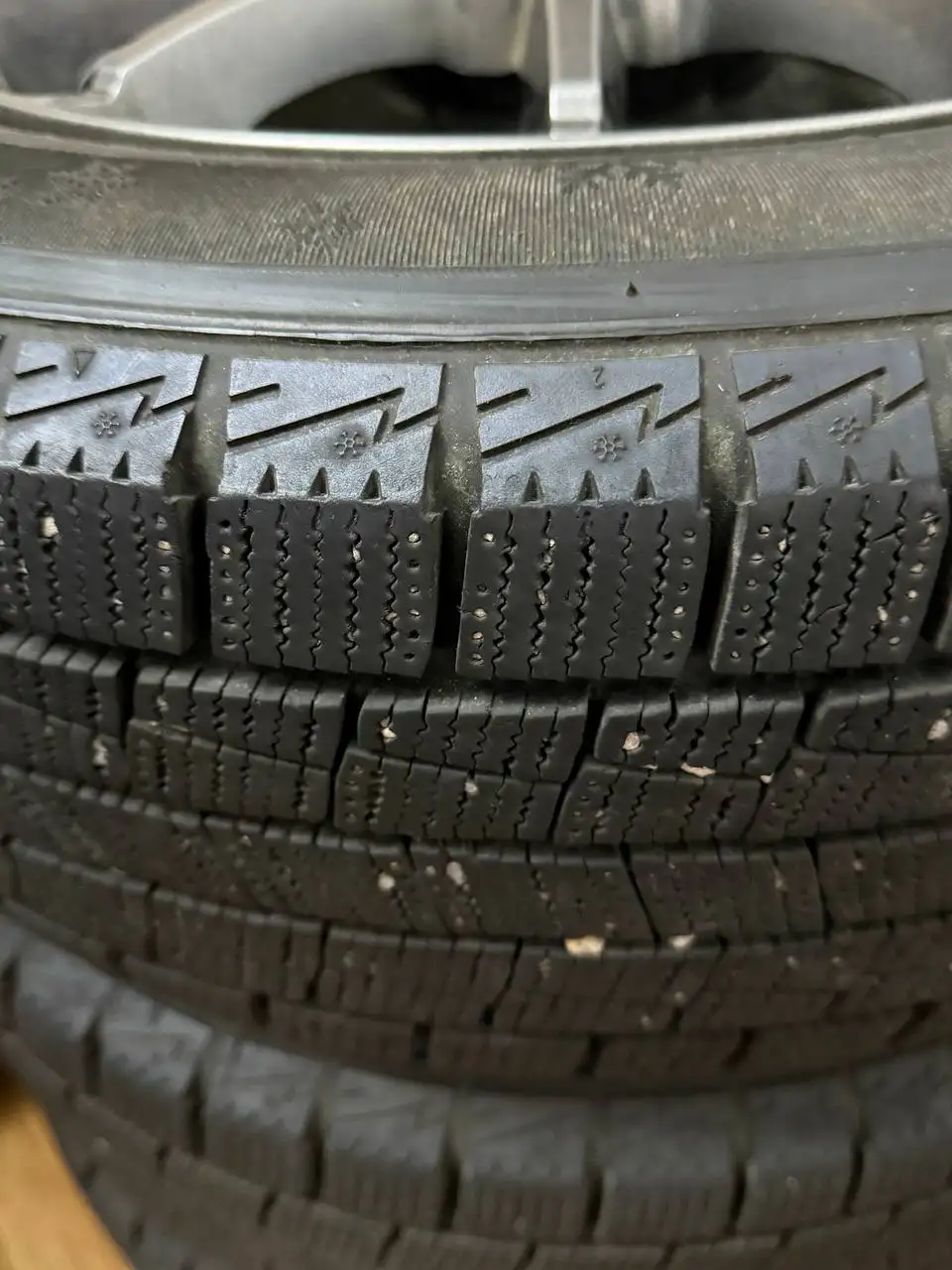 Продам литье с резиной (зимней) R16 5/100 - Колёса и шины (Авто) в Владивосток