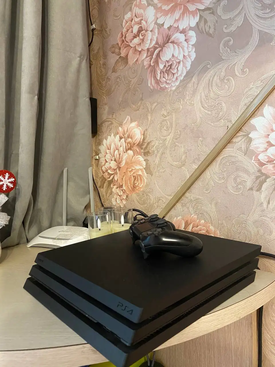 Продам PS4 Pro с играми - Игровые приставки (Электроника) в Владивосток