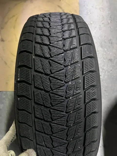 Продам зимнюю резину 225/55 R19 - Электронные сигареты и аксессуары в Владивосток