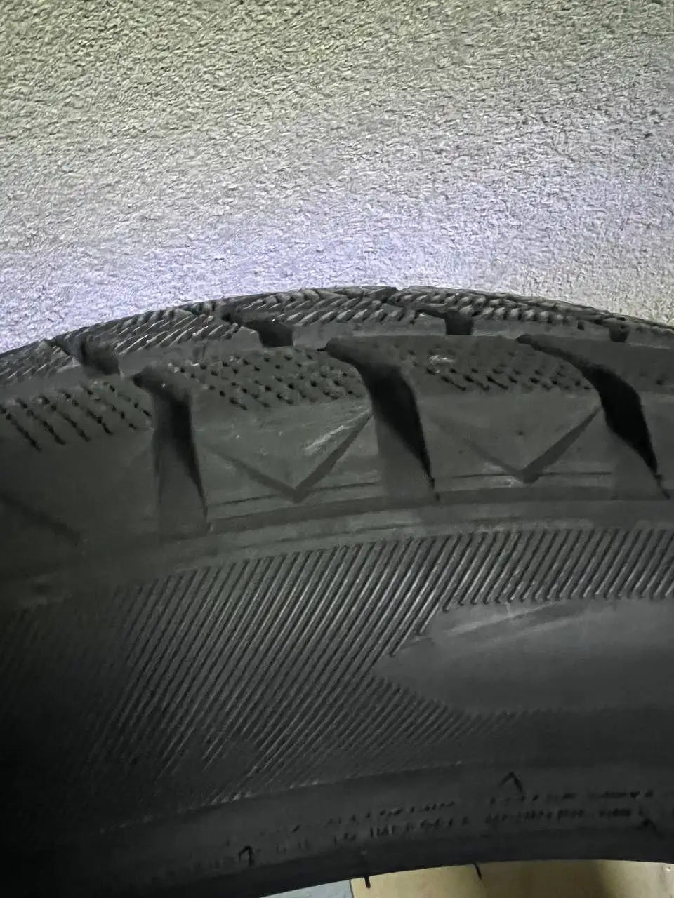 Продам зимнюю резину 225/55 R19 - Электроника в Владивосток