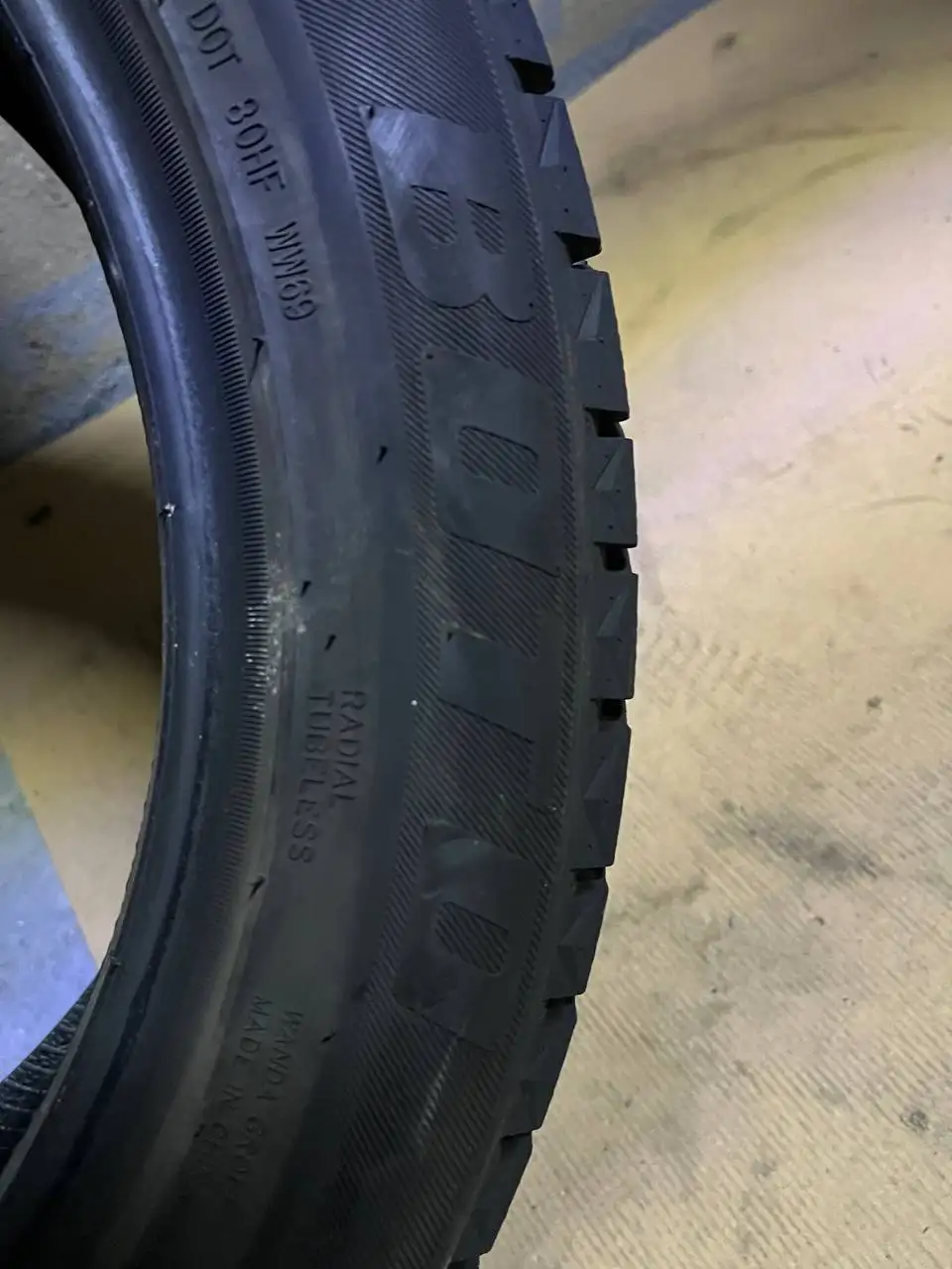 Продам зимнюю резину 225/55 R19 - Электроника в Владивосток