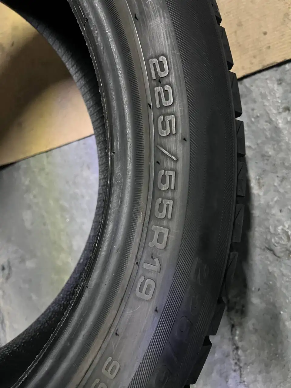 Продам зимнюю резину 225/55 R19 - Электроника в Владивосток