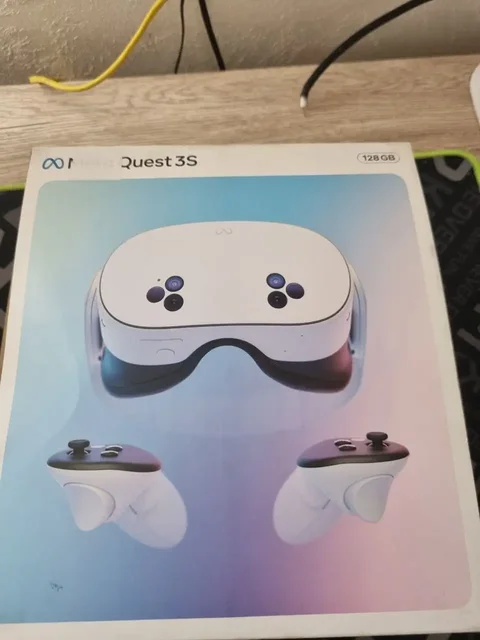 Продам VR-шлем Meta Quest 3S 128GB - Мелкая бытовая техника в Владивосток