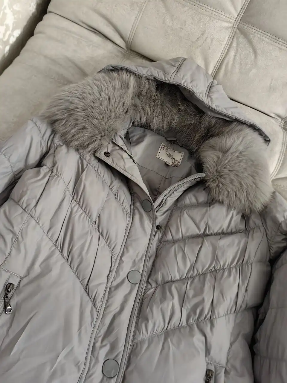 Продается теплая куртка 48-50 размера в отличном состоянии