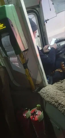 Водитель автобуса в телефоне во время движения - частное объявление в Якутск