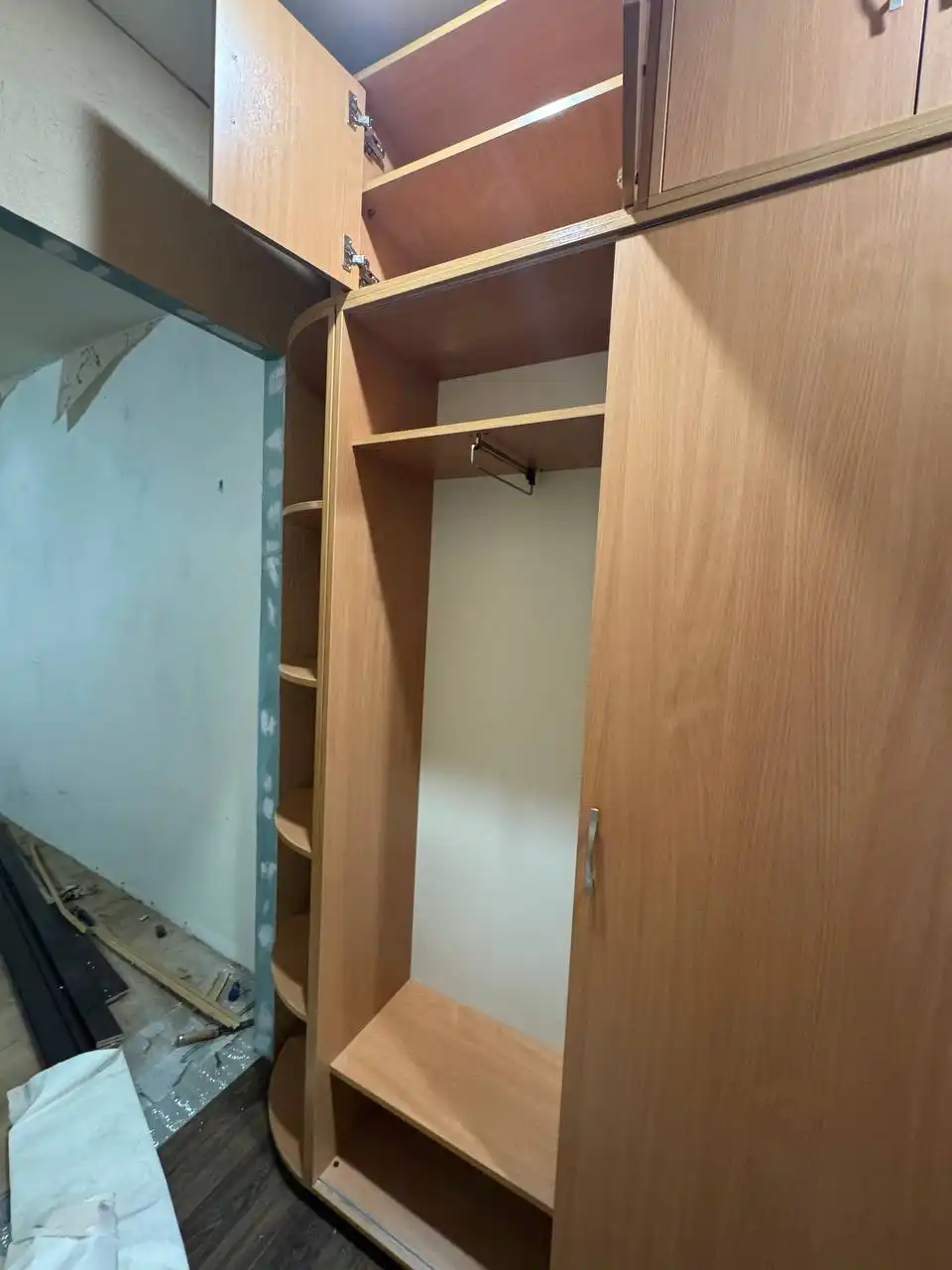 Продажа шкафа-прихожей с зеркалом