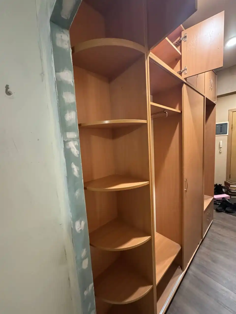 Продажа шкафа-прихожей с зеркалом