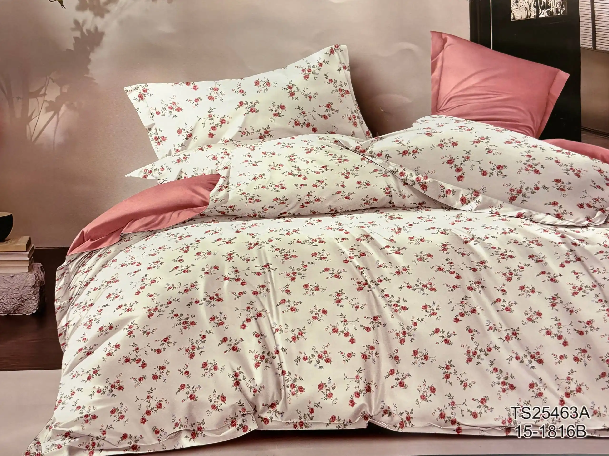 Комплект постельного белья с одеялом и подушками