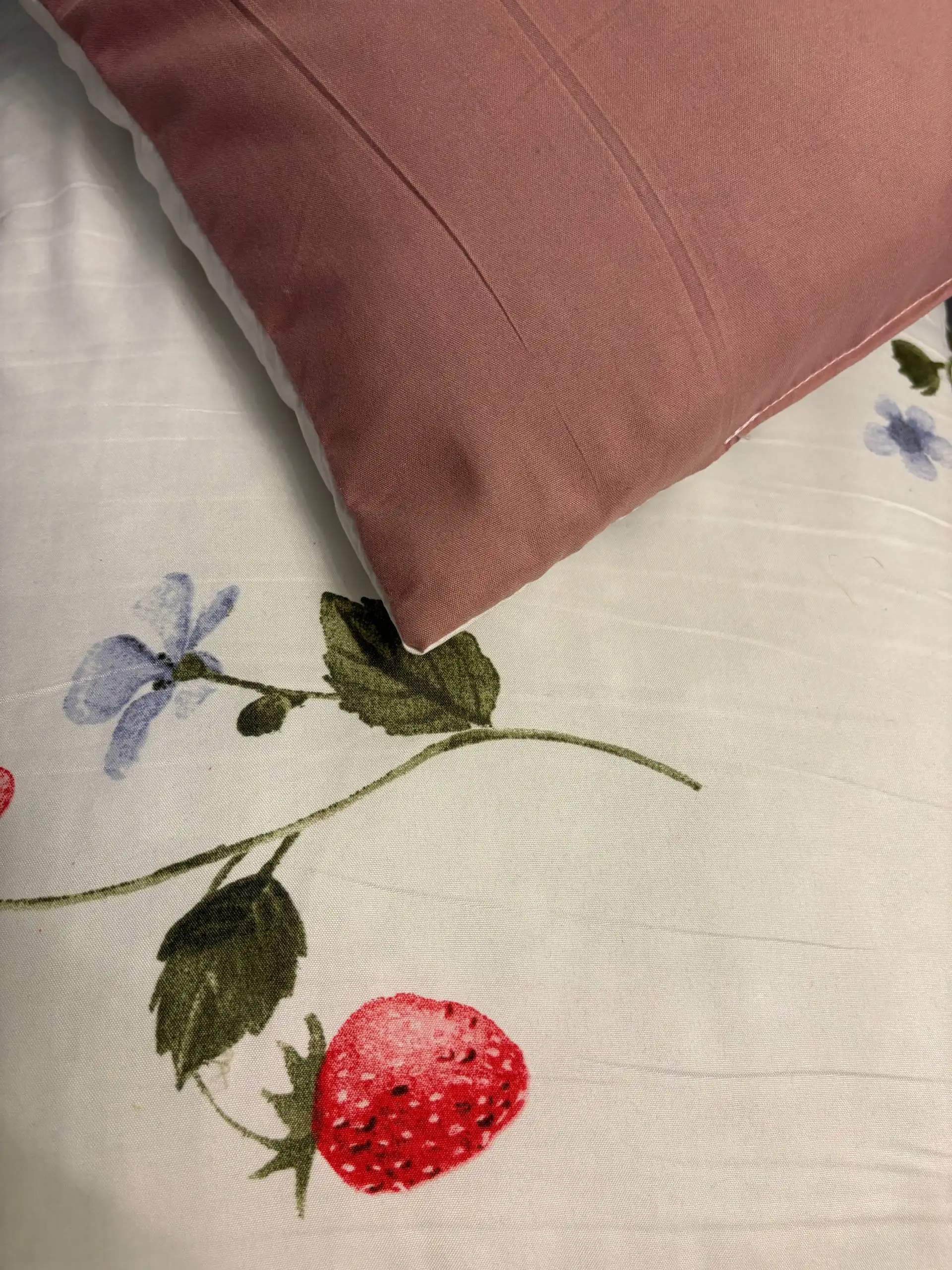 Комплект постельного белья с одеялом и подушками