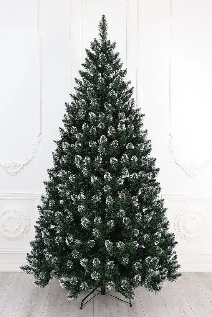 Пушистая заснеженная ёлочка с гирляндой