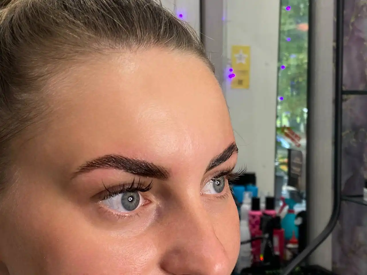 Скидки на услуги по ламинированию и окрашиванию бровей