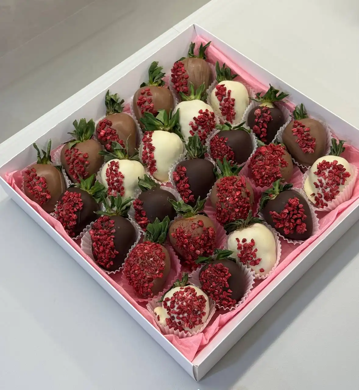 Клубника в шоколаде и другие сладости