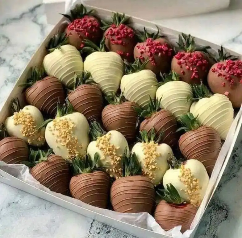 Клубника в шоколаде и другие сладости