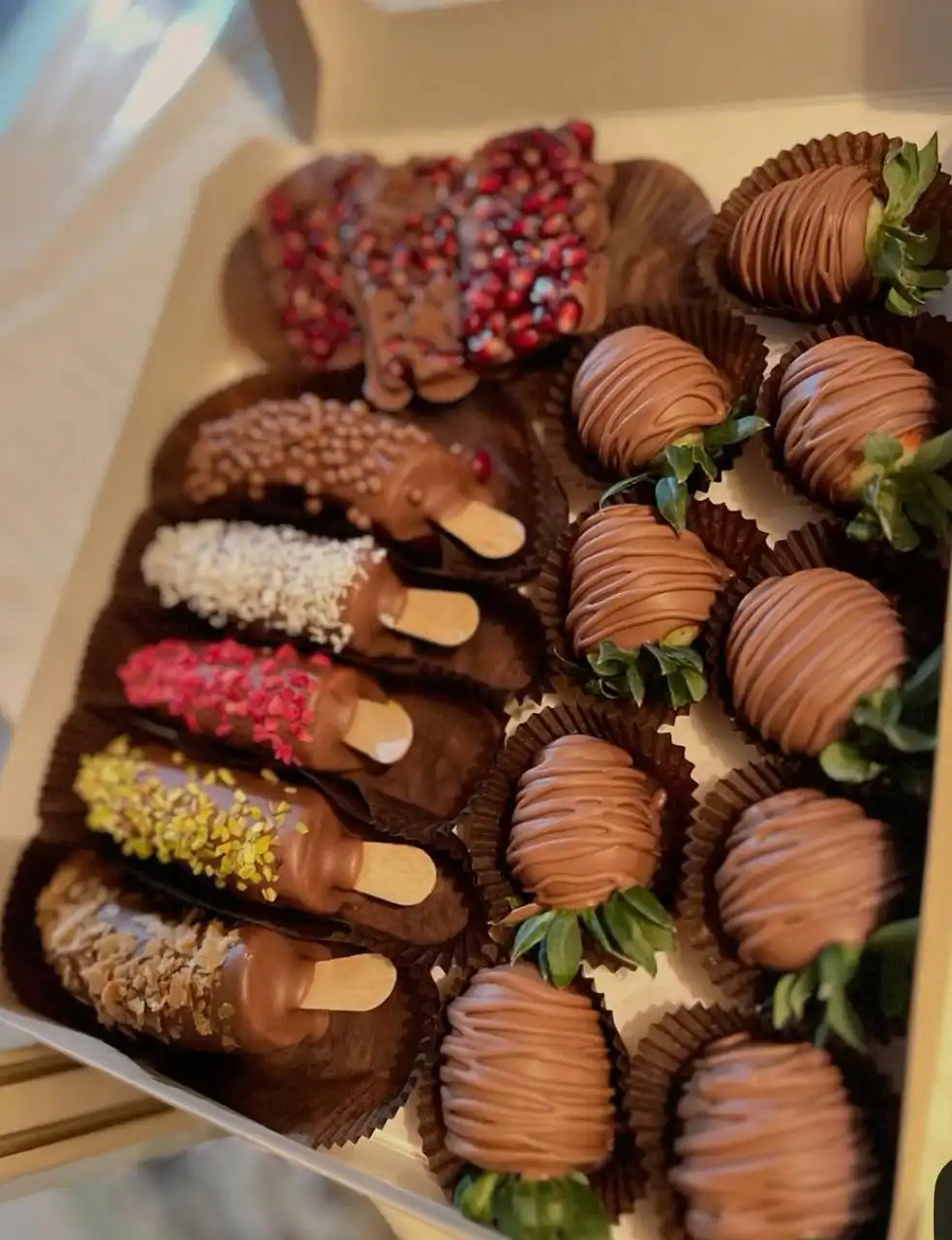 Клубника в шоколаде и другие сладости