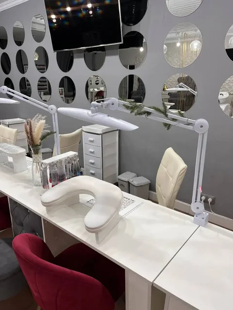 Аренда рабочего места мастера маникюра - Услуги в Мытищи