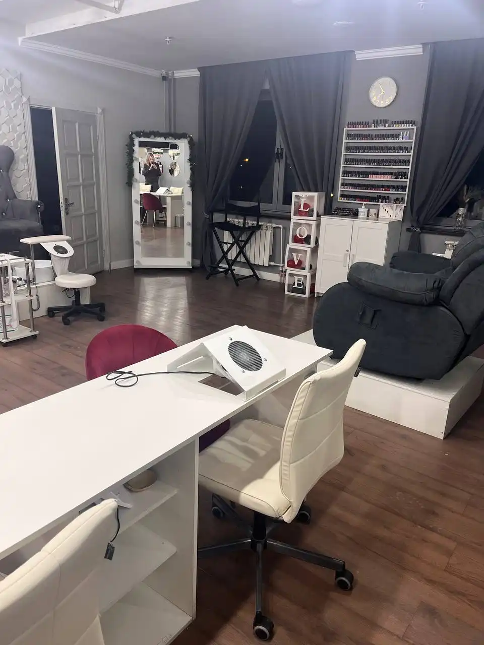 Аренда рабочего места мастера маникюра