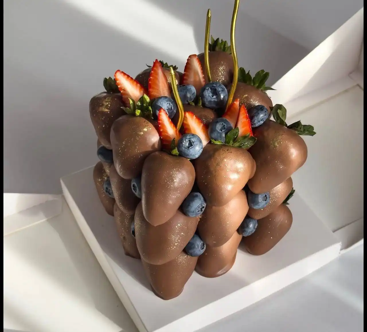 Клубника в шоколаде и десерты с доставкой в Мытищах