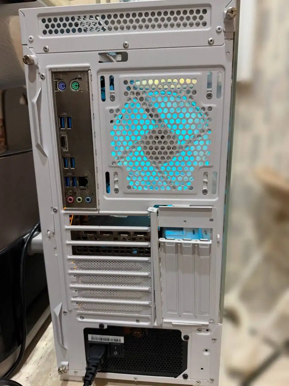 Продажа компьютерного кресла, стола-книжки и игрового компьютера - Барахолка в Мытищи