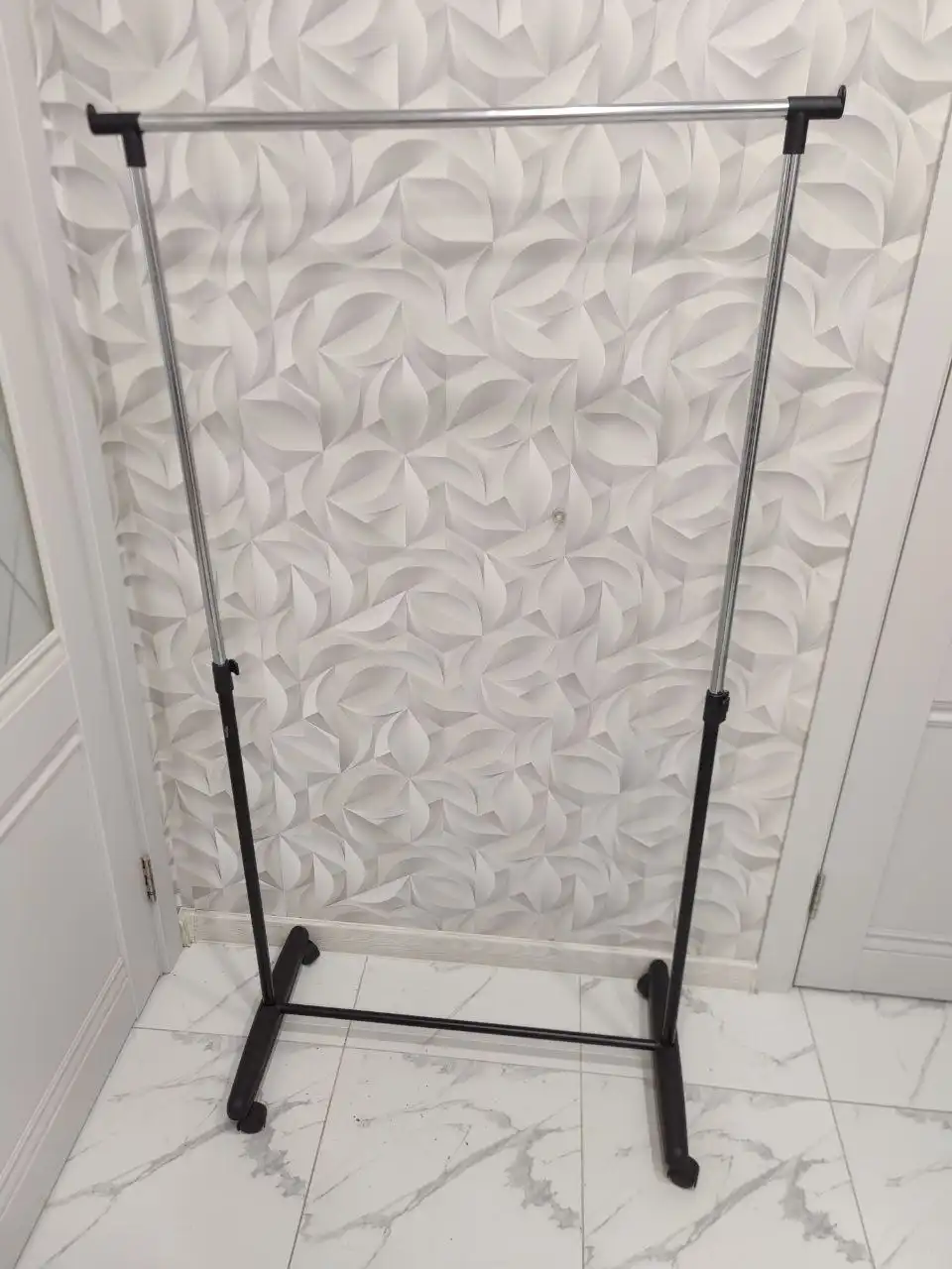 Продажа напольной вешалки с регулируемой высотой - Мебель (Для дома и дачи) в Королев