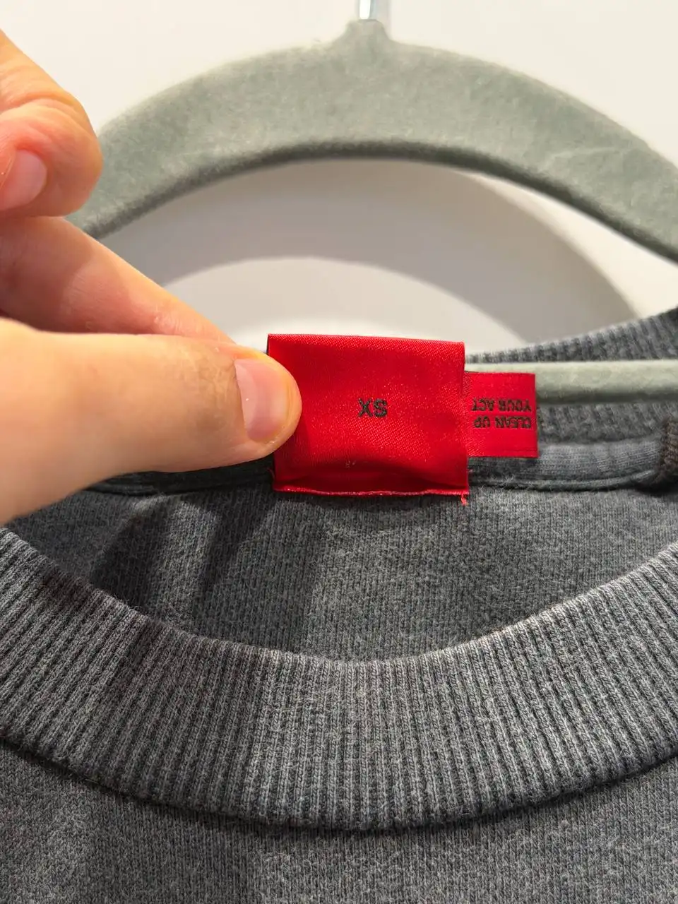 Толстовка Hugo с текстовым принтом - Толстовки/Худи (Одежда) в Мытищи