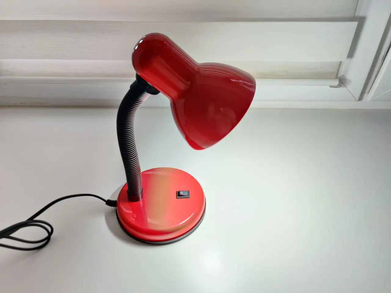 Продам настольную лампу Е27 - Барахолка в Королев