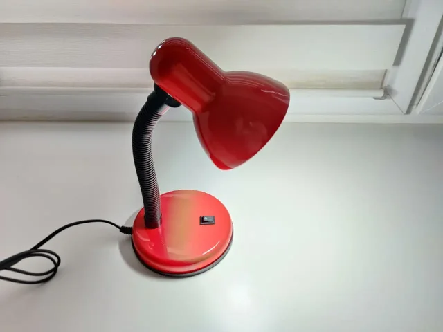 Продам настольную лампу Е27 - Инструменты в Королев