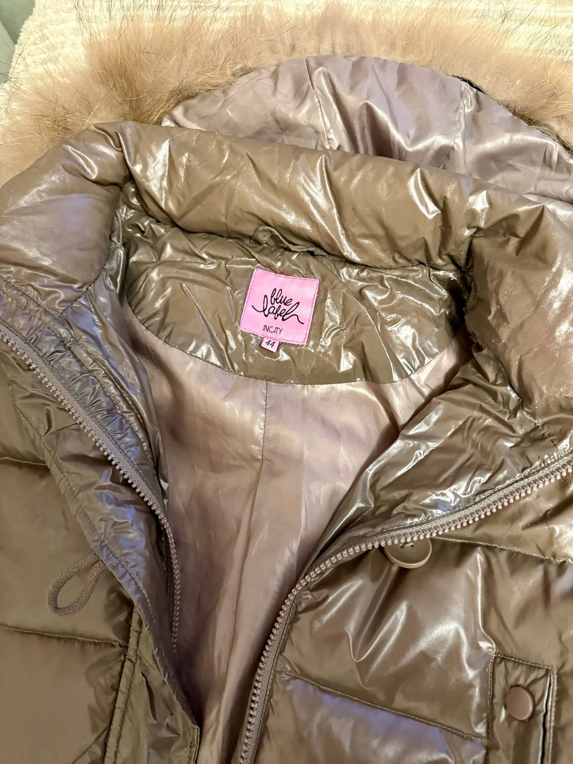 Женский пуховик Incity кофейного цвета 44 размер - Верхняя одежда (Одежда) в Мытищи