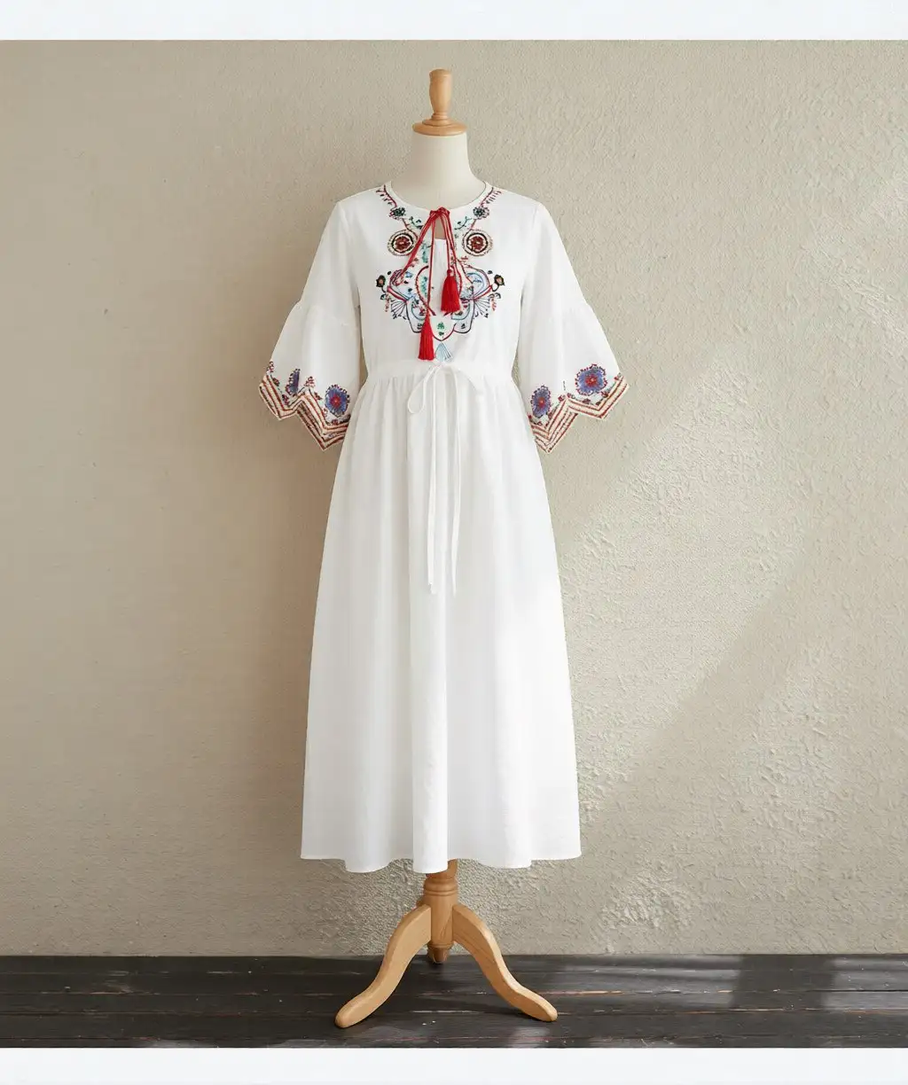 Продажа платьев с вышивкой и трикотажа - Женская одежда (Одежда) в Мытищи